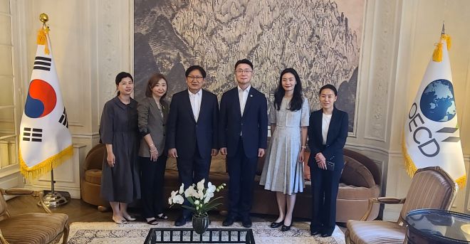 백태웅 대사, 류제명 과기정통부 제2차관 초청 관저만찬 주최 (6.1)