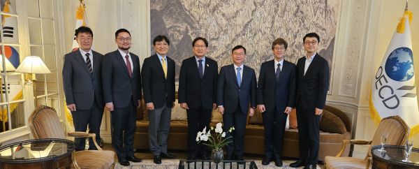 백태웅 대사, 박영재 대법관 초청 관저 만찬 주최 (6.9)